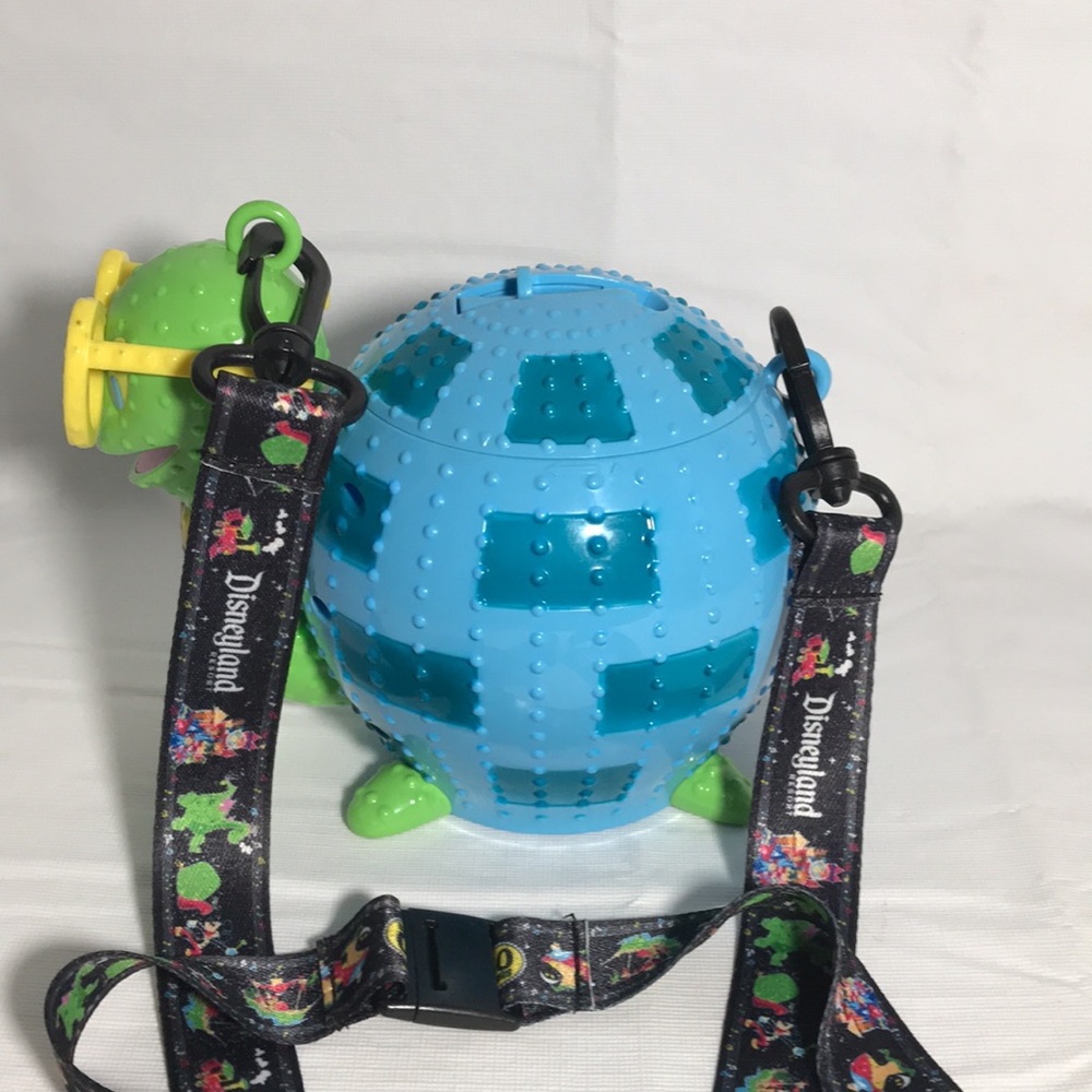 Disney Main Street Electrical Parade 50th Anniversary Turtle Sipper Cup Light Up - Picture 3 of 8